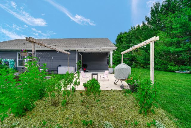 122 Emerald Drive, Porter, IN 46304