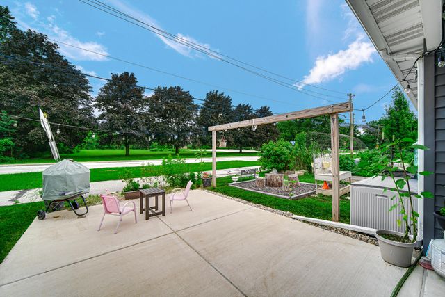 122 Emerald Drive, Porter, IN 46304