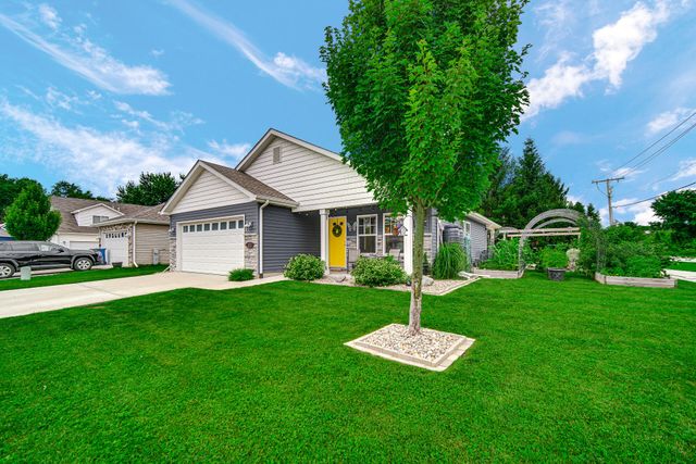122 Emerald Drive, Porter, IN 46304