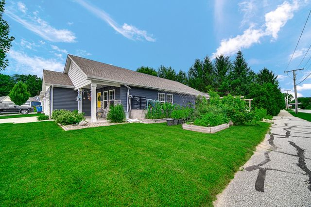 122 Emerald Drive, Porter, IN 46304