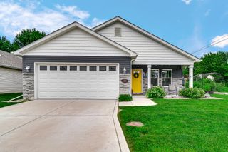 122 Emerald Drive, Porter, IN 46304