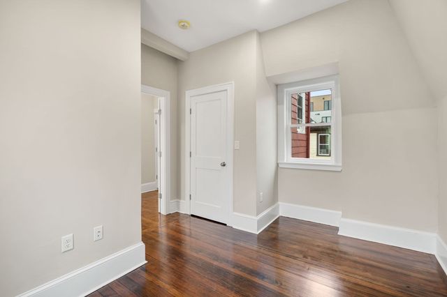10 King St 2, Boston, MA 02122