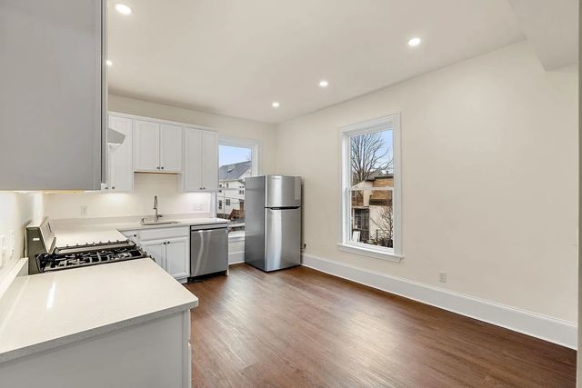 10 King St 2, Boston, MA 02122