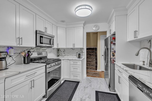 28 Aspen Avenue, Englishtown, NJ 07726