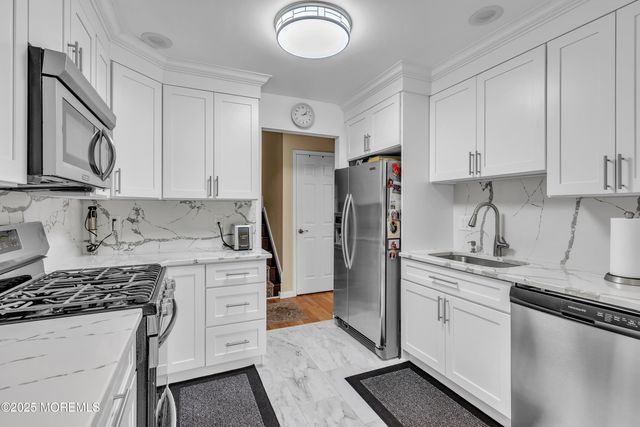 28 Aspen Avenue, Englishtown, NJ 07726