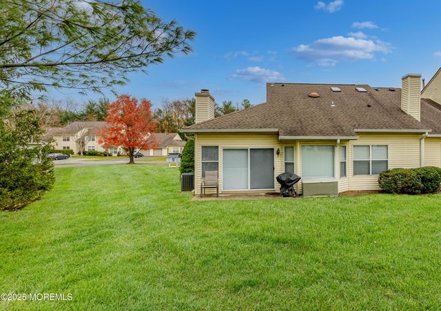 28 Aspen Avenue, Englishtown, NJ 07726