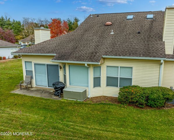 28 Aspen Avenue, Englishtown, NJ 07726