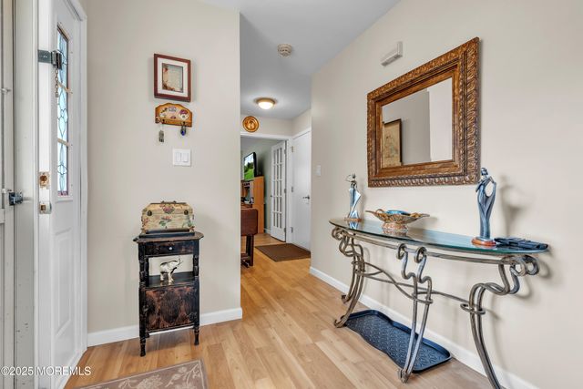 28 Aspen Avenue, Englishtown, NJ 07726