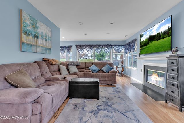 28 Aspen Avenue, Englishtown, NJ 07726