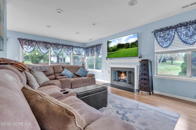 28 Aspen Avenue, Englishtown, NJ 07726