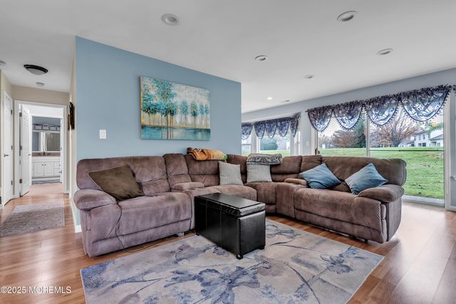 28 Aspen Avenue, Englishtown, NJ 07726