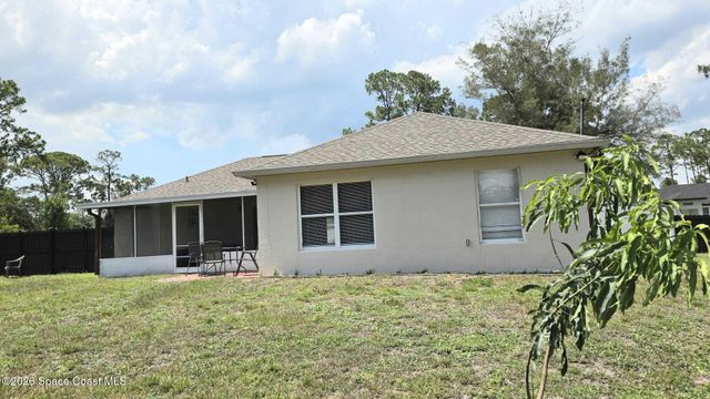 580 Harrisburg Street SW, Palm Bay, FL 32908