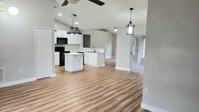 580 Harrisburg Street SW, Palm Bay, FL 32908
