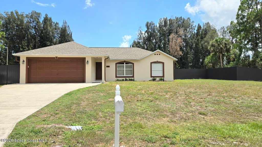 580 Harrisburg Street SW, Palm Bay, FL 32908