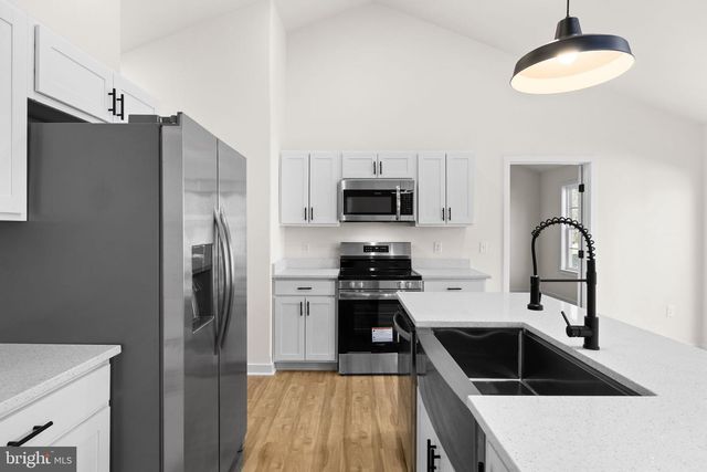 749 LAKEVIEW DR, Colonial Beach, VA 22443