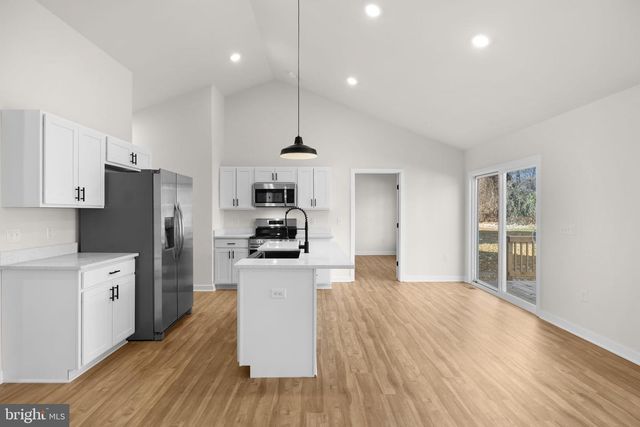 749 LAKEVIEW DR, Colonial Beach, VA 22443