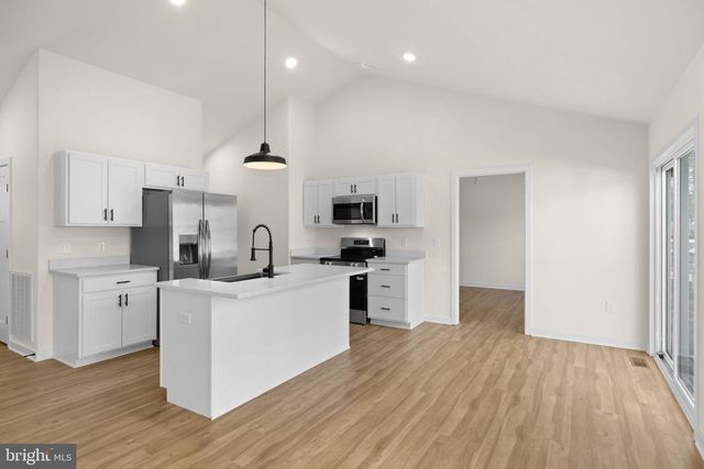 749 LAKEVIEW DR, Colonial Beach, VA 22443