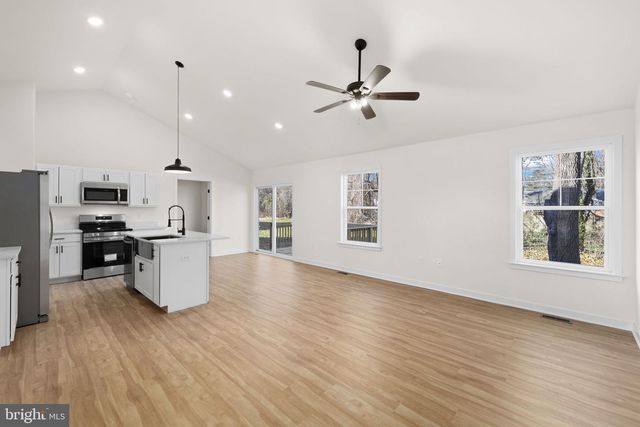 749 LAKEVIEW DR, Colonial Beach, VA 22443