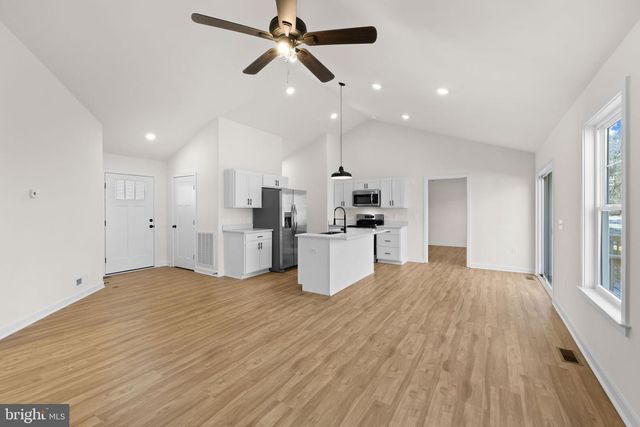 749 LAKEVIEW DR, Colonial Beach, VA 22443