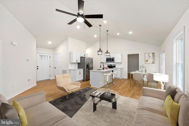 749 LAKEVIEW DR, Colonial Beach, VA 22443