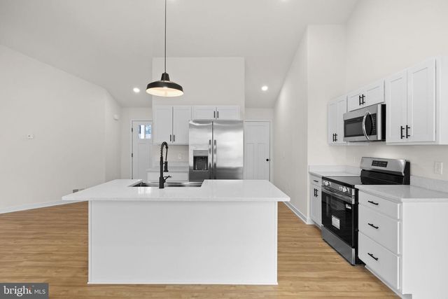 749 LAKEVIEW DR, Colonial Beach, VA 22443