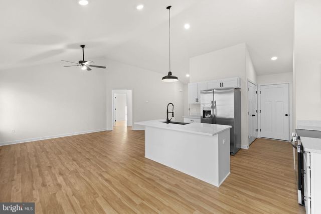 749 LAKEVIEW DR, Colonial Beach, VA 22443