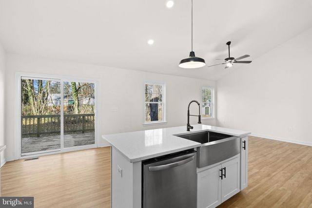 749 LAKEVIEW DR, Colonial Beach, VA 22443