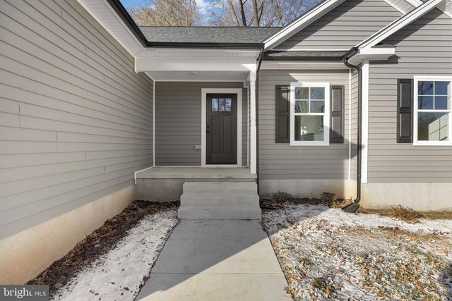 749 LAKEVIEW DR, Colonial Beach, VA 22443