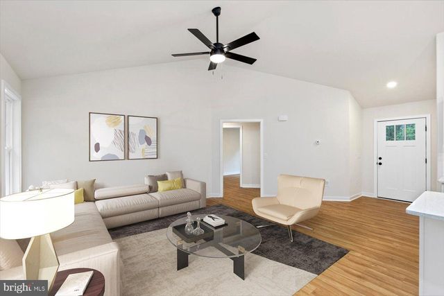 749 LAKEVIEW DR, Colonial Beach, VA 22443