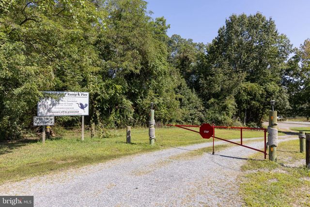 749 LAKEVIEW DR, Colonial Beach, VA 22443