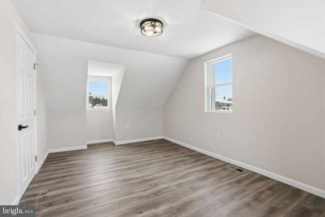 513 SMITHFIELD AVE, Philadelphia, PA 19116