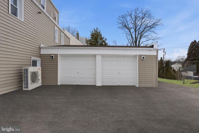 513 SMITHFIELD AVE, Philadelphia, PA 19116