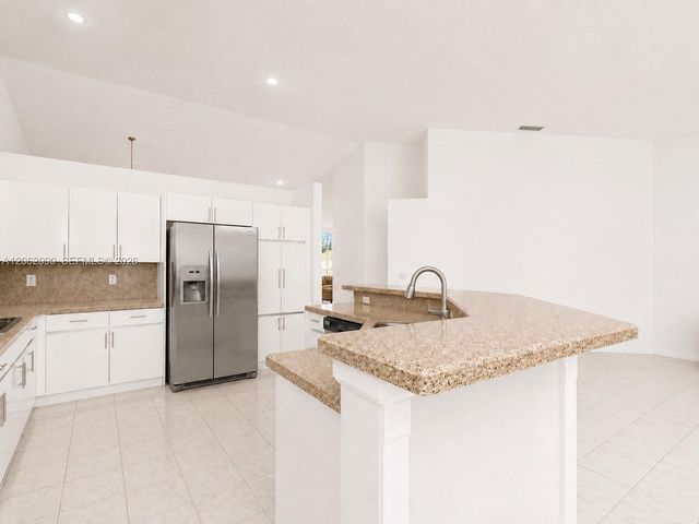 19334 NW 12th St, Pembroke Pines, FL 33029