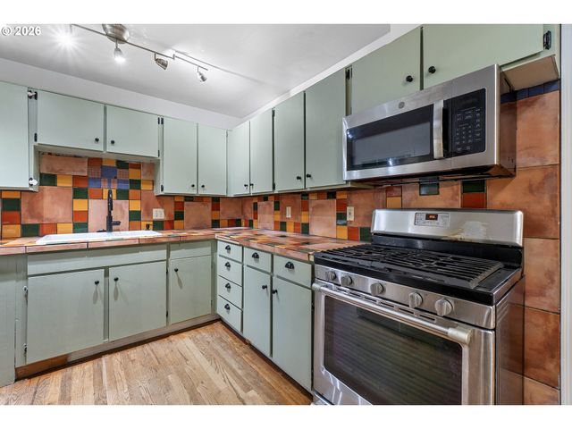 12904 Ne Wasco St, Portland, OR 97230