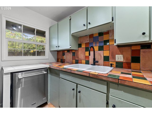 12904 Ne Wasco St, Portland, OR 97230