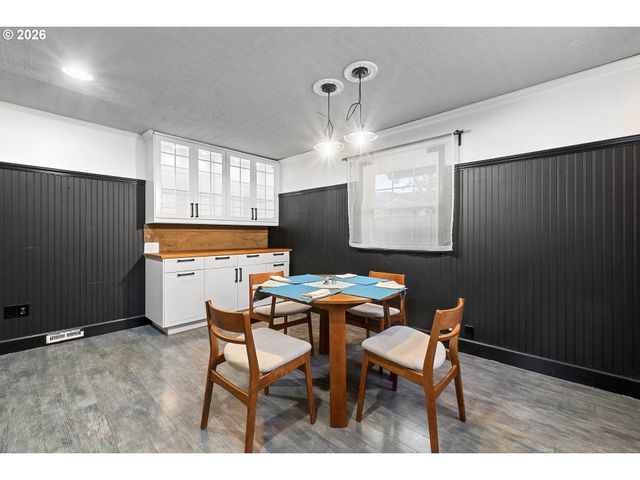 12904 Ne Wasco St, Portland, OR 97230