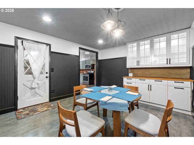 12904 Ne Wasco St, Portland, OR 97230