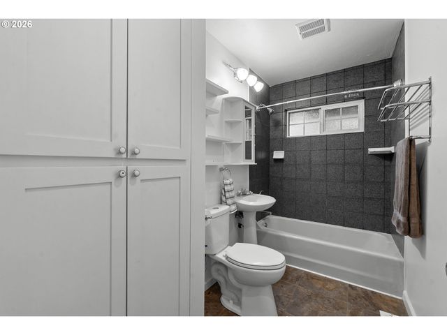 12904 Ne Wasco St, Portland, OR 97230