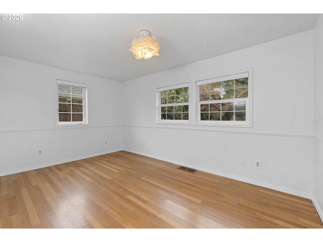 12904 Ne Wasco St, Portland, OR 97230