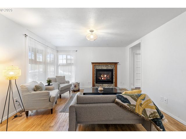 12904 Ne Wasco St, Portland, OR 97230