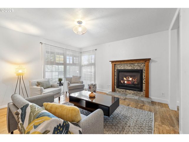 12904 Ne Wasco St, Portland, OR 97230