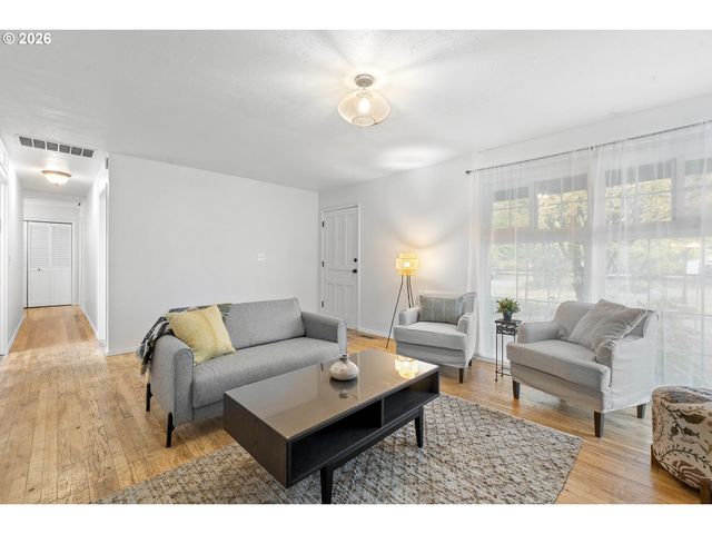 12904 Ne Wasco St, Portland, OR 97230