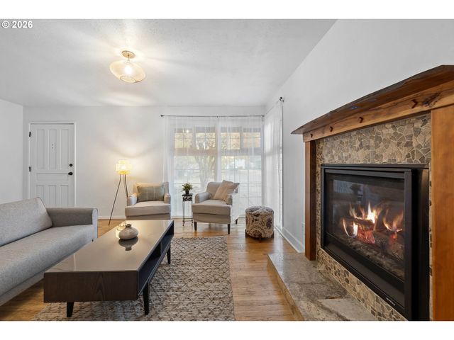 12904 Ne Wasco St, Portland, OR 97230