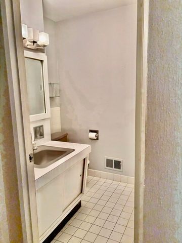 512 KAREY Court, Wilmette, IL 60091