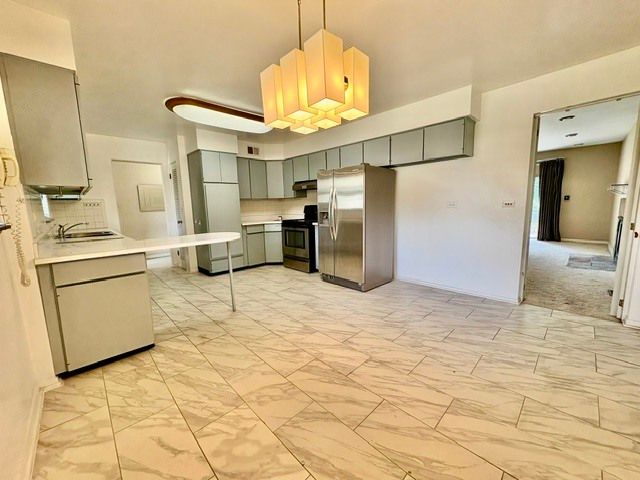 512 KAREY Court, Wilmette, IL 60091