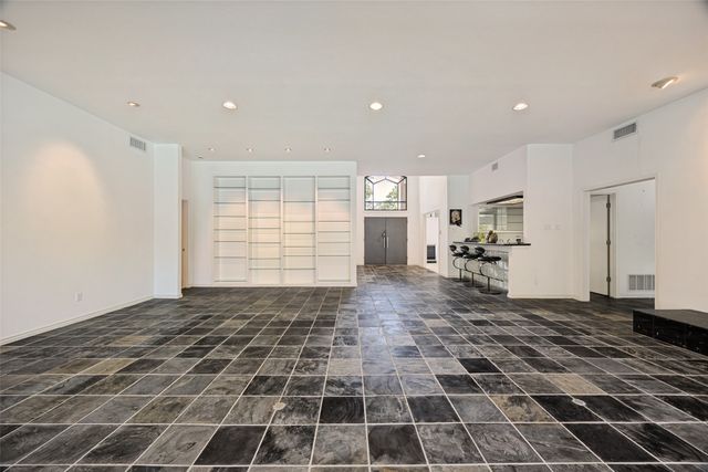 6715 Glenhurst Drive, Dallas, TX 75254