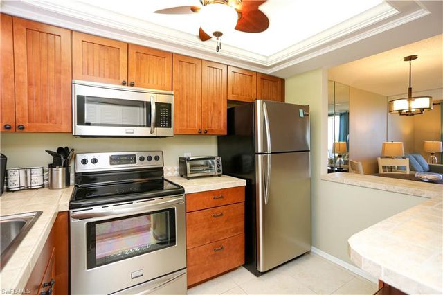 300 Forest Lakes BLVD 202, Naples, FL 34105