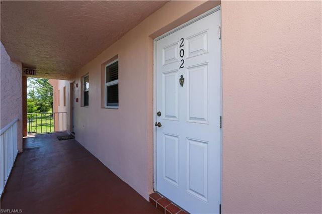 300 Forest Lakes BLVD 202, Naples, FL 34105
