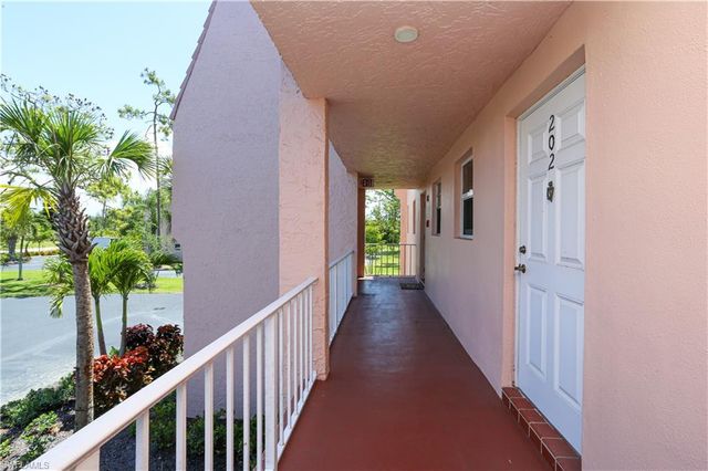 300 Forest Lakes BLVD 202, Naples, FL 34105