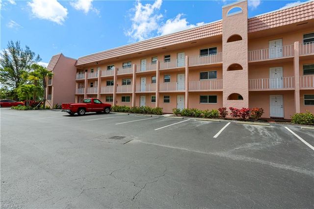 300 Forest Lakes BLVD 202, Naples, FL 34105
